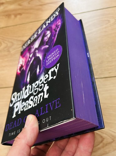 Skulduggery pleasant dead - skulduggery,