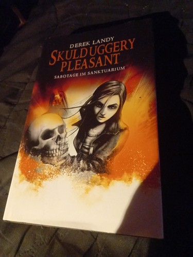Skulduggery pleasant - skulduggery,