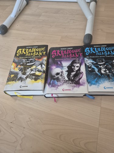 Derek landy skulduggery - derek,