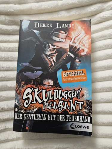 Skulduggery pleasant der - skulduggery,