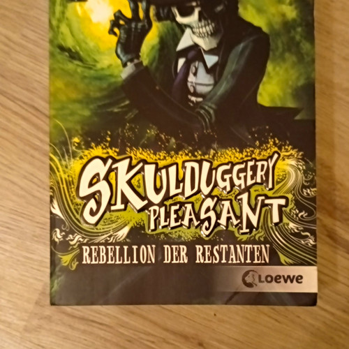 Skulduggery pleasant - skulduggery,
