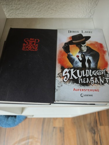 Skulduggery pleasant - x,