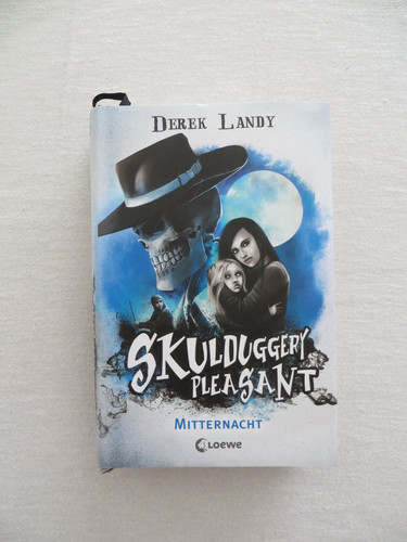 Skulduggery pleasant band - pleasant,