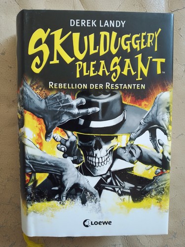 Derek landy skulduggery - landy:,