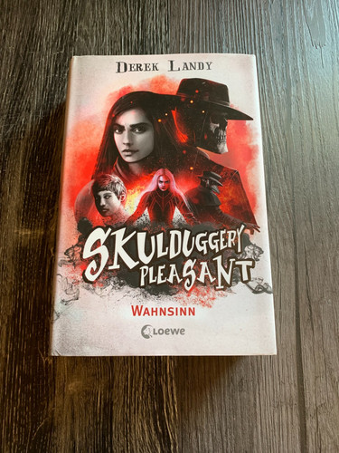 Skulduggery pleasant - pleasant, 12)