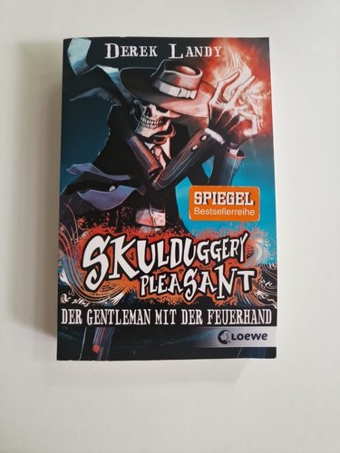 Skulduggery pleasant der - skulduggery,