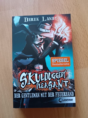 Skulduggery pleasant - pleasant, (band